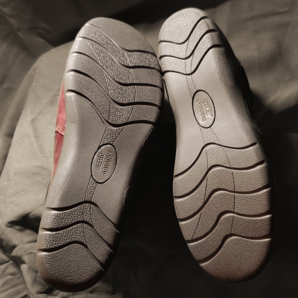 NEW Earth Origins Leather Clogs in Rouge Merlot - Picture 12 of 16